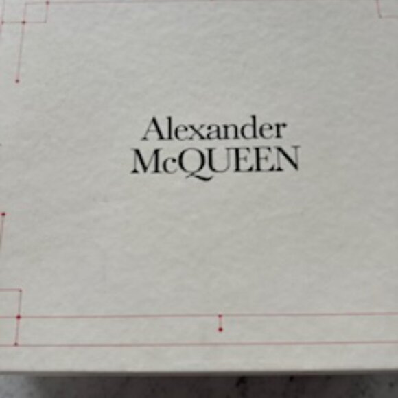 Alexander McQueen Tread Heeled Chelsea Boots Black - Picture 4 of 10